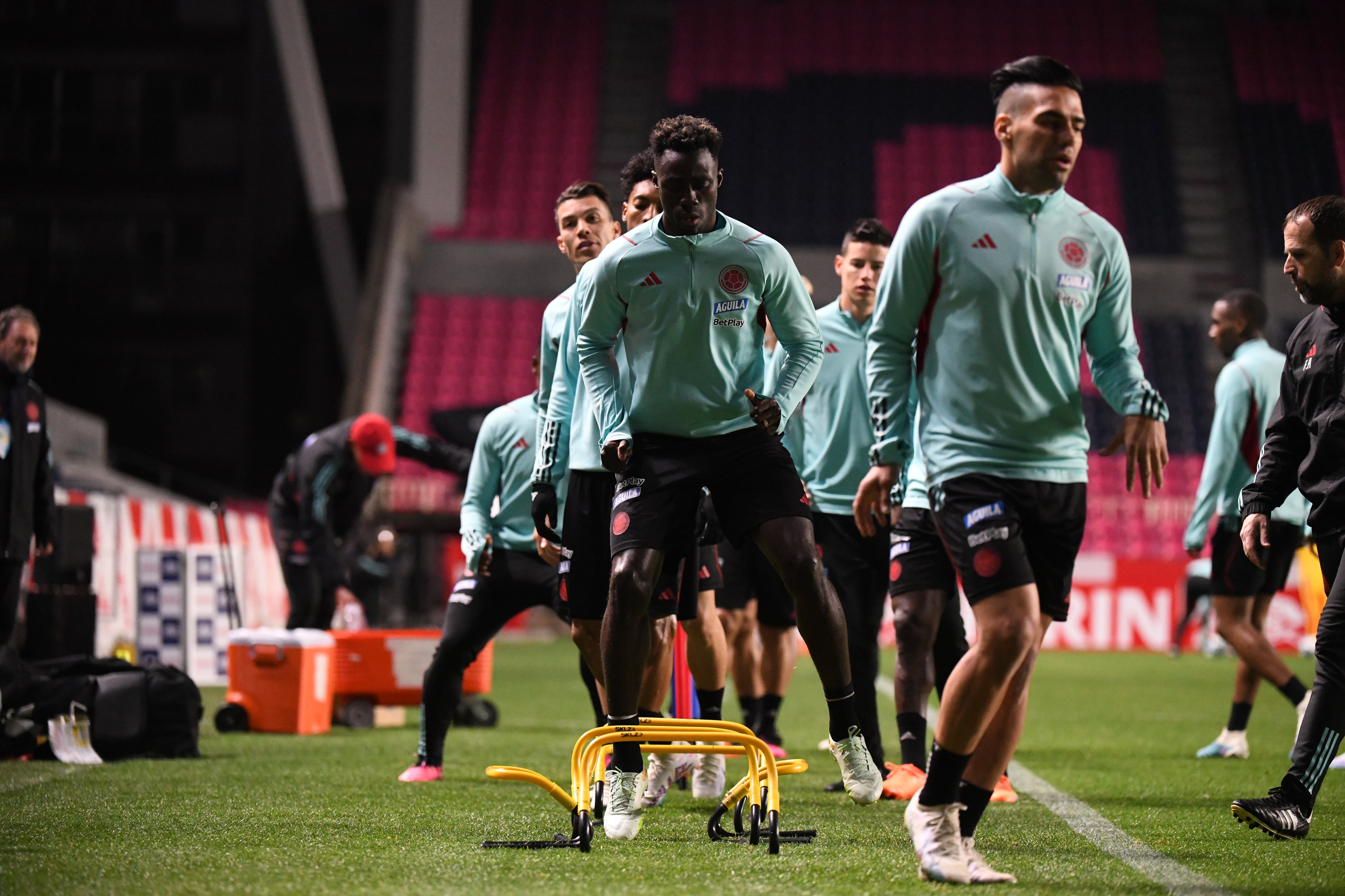 Dávinson Sánchez durante el último entrenamiento de Colombia en Osaka