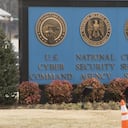 Un cartel de la Agencia de Seguridad Nacional (NSA), el Comando Cibernético de los Estados Unidos y el Servicio Central de Seguridad, se ve cerca de la entrada de visitantes de la sede de la Agencia de Seguridad Nacional (NSA). (Foto: SAUL LOEB/AFP vía Getty Images)