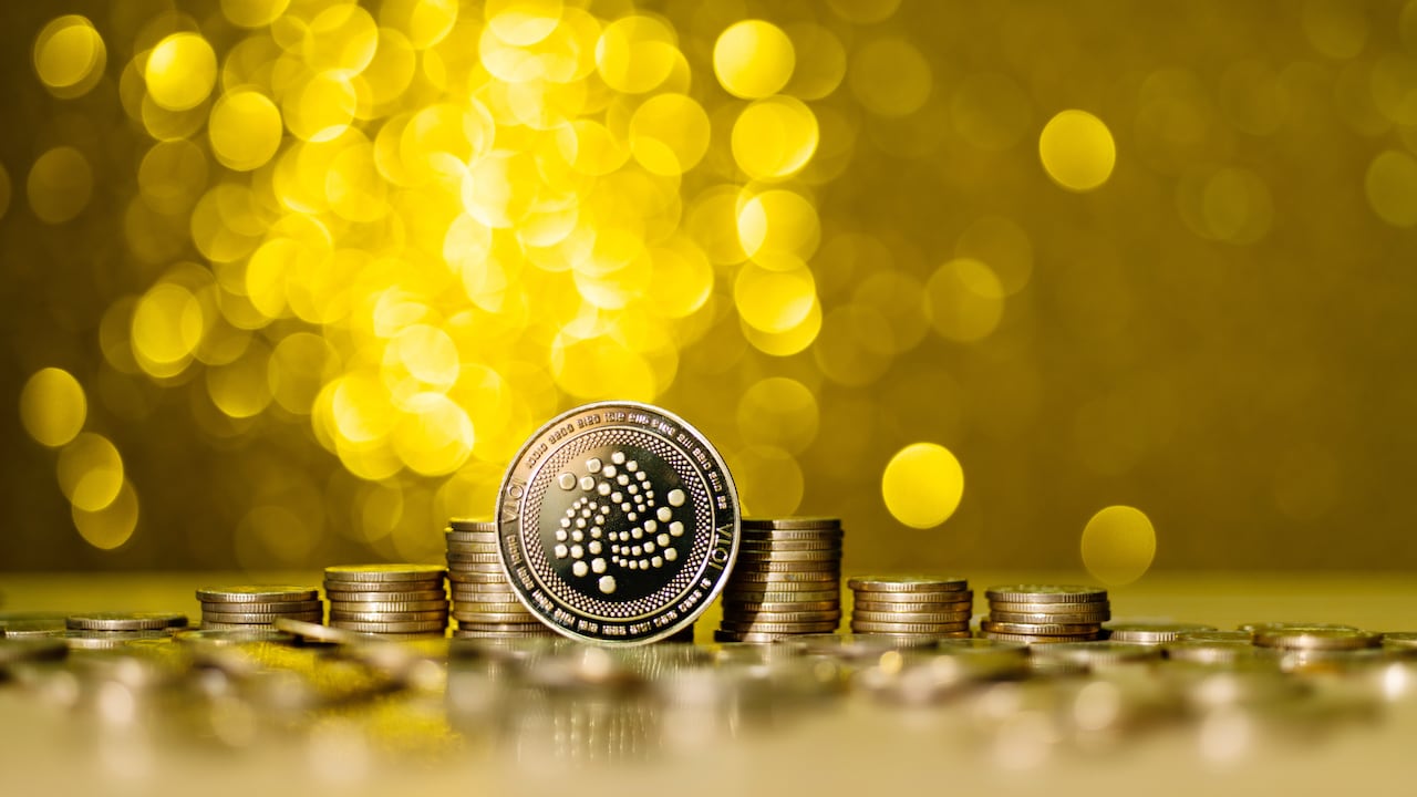 El valor de IOTA experimenta cambios durante la jornada del viernes 5 de abril, reflejando la dinámica inherente al mercado de las criptomonedas y sus múltiples factores influyentes.