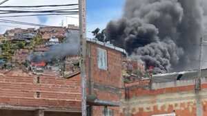 Se registra grave incendio en la localidad de Ciudad Bolívar.