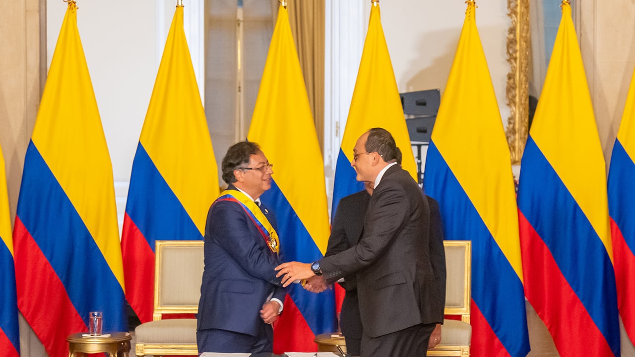 Presidente Gustavo Petro y magistrado Vladimir Fernández.