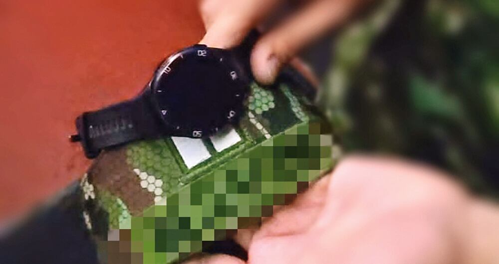    Fuentes le confirmaron a SEMANA que, en una conferencia de liderazgo, militares de contrainteligencia habrían obligado a los oficiales a entregar dispositivos electrónicos para evitar que grabaran la intervención del comandante del Ejército, el general Ospina. 