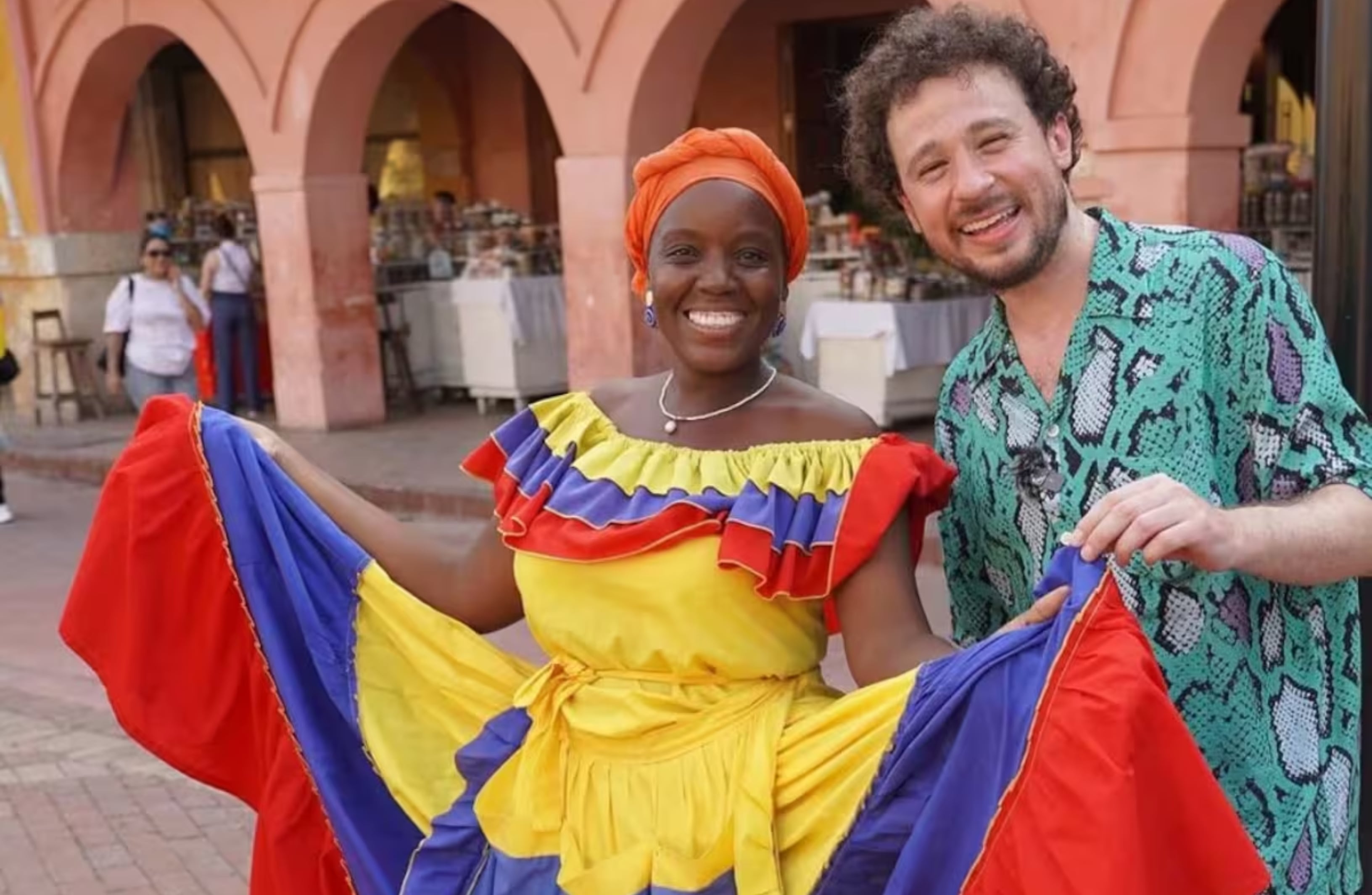 Luisito Comunica visitó el Mercado de Bazurto en Cartagena y reveló cuánto pagó por su almuerzo