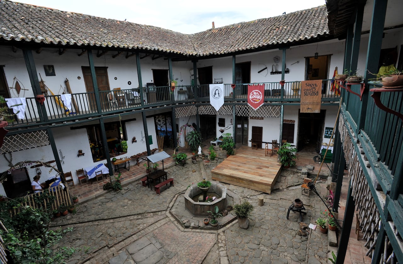 Guaduas, Cundinamarca. Además de conservar edificaciones coloniales, este pueblo resguarda importantes sucesos de la historia patria, pues sirvió como punto de descanso durante la época del Camino Real entre Santa Fe y Honda. Además, aquí nacieron personajes como Policarpa Salavarrieta y Francisco Javier Matiz, quien participó en la Expedición Botánica. Foto: Carlos Julio Martínez / SEMANA.