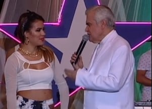 Karol G en el show de las estrellas hace nueve años enviando un mensaje de navidad.