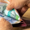 La prima de servicios es una de las prestaciones sociales que beneficia a trabajadores en junio y diciembre.