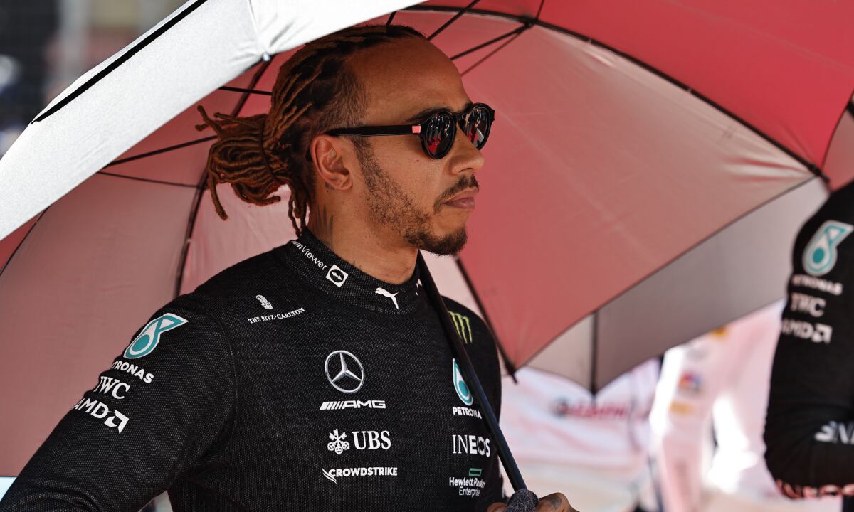 Lewis Hamilton fotografiado poco antes del inicio del Gran Premio de Azerbaiyán en Bakú el 12 de junio del 2022. (AP/Hamad Mohammed, Pool)