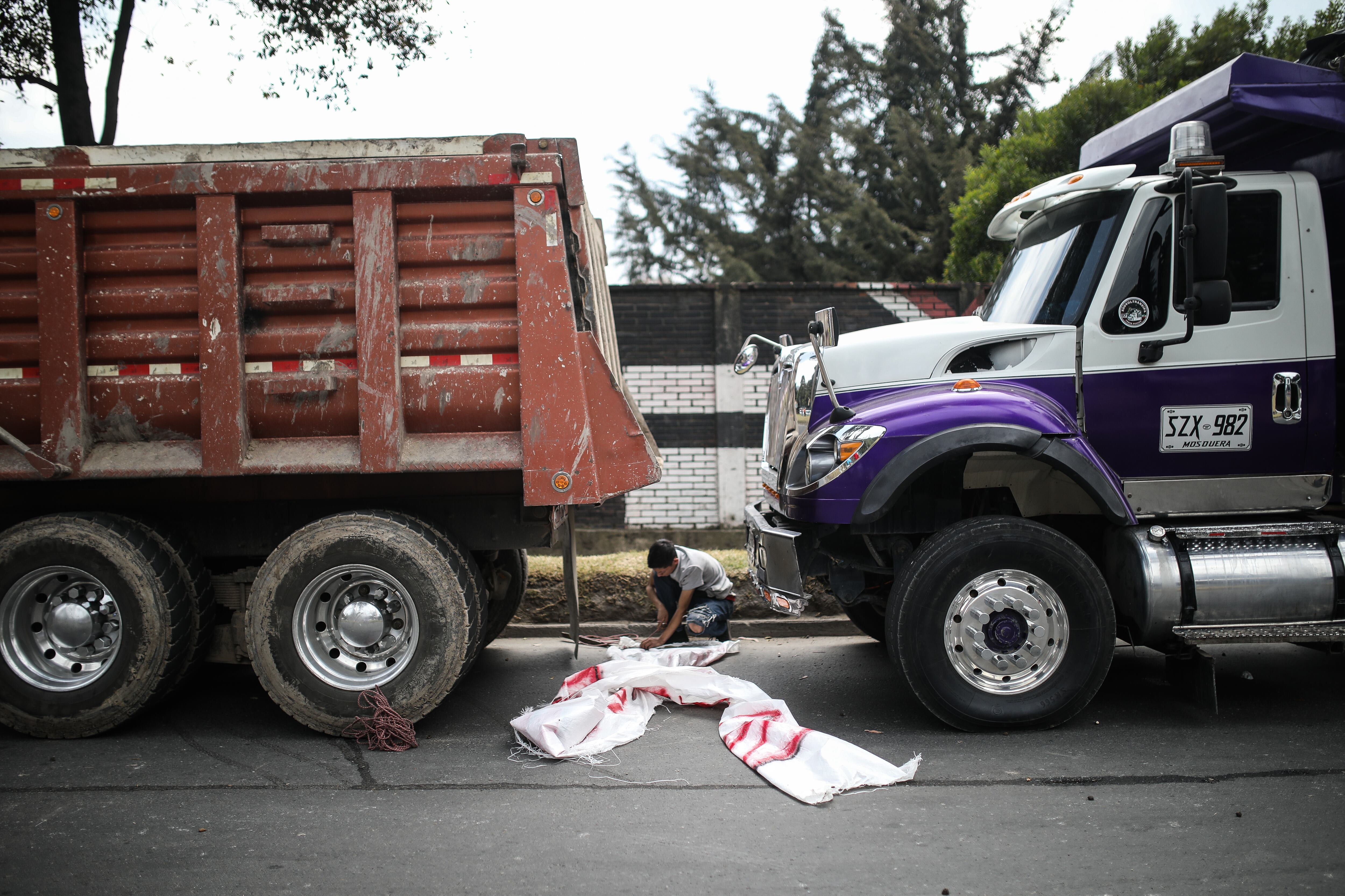 Paro de transportes y camiones en Cra 7 con Calle 170