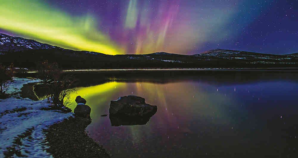 En el estado de Yukón, al norte de Canadá, entre septiembre y abril, se puede disfrutar el espectáculo natural de las auroras boreales.