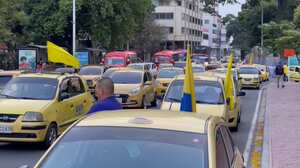 En la vía Cali-Yumbo, los taxistas adelantan plan tortuga desde las 5:00 a.m. de este miércoles, 9 de agosto.