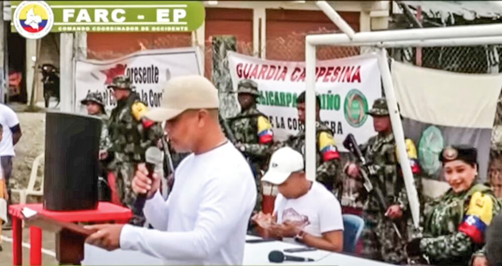 A la comunidad la obligan a trabajar en esas obras. 