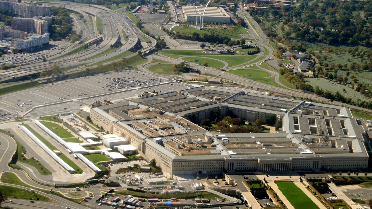 Los bomberos de Arlington tuvieron que salir a desmentir lo sucedido.