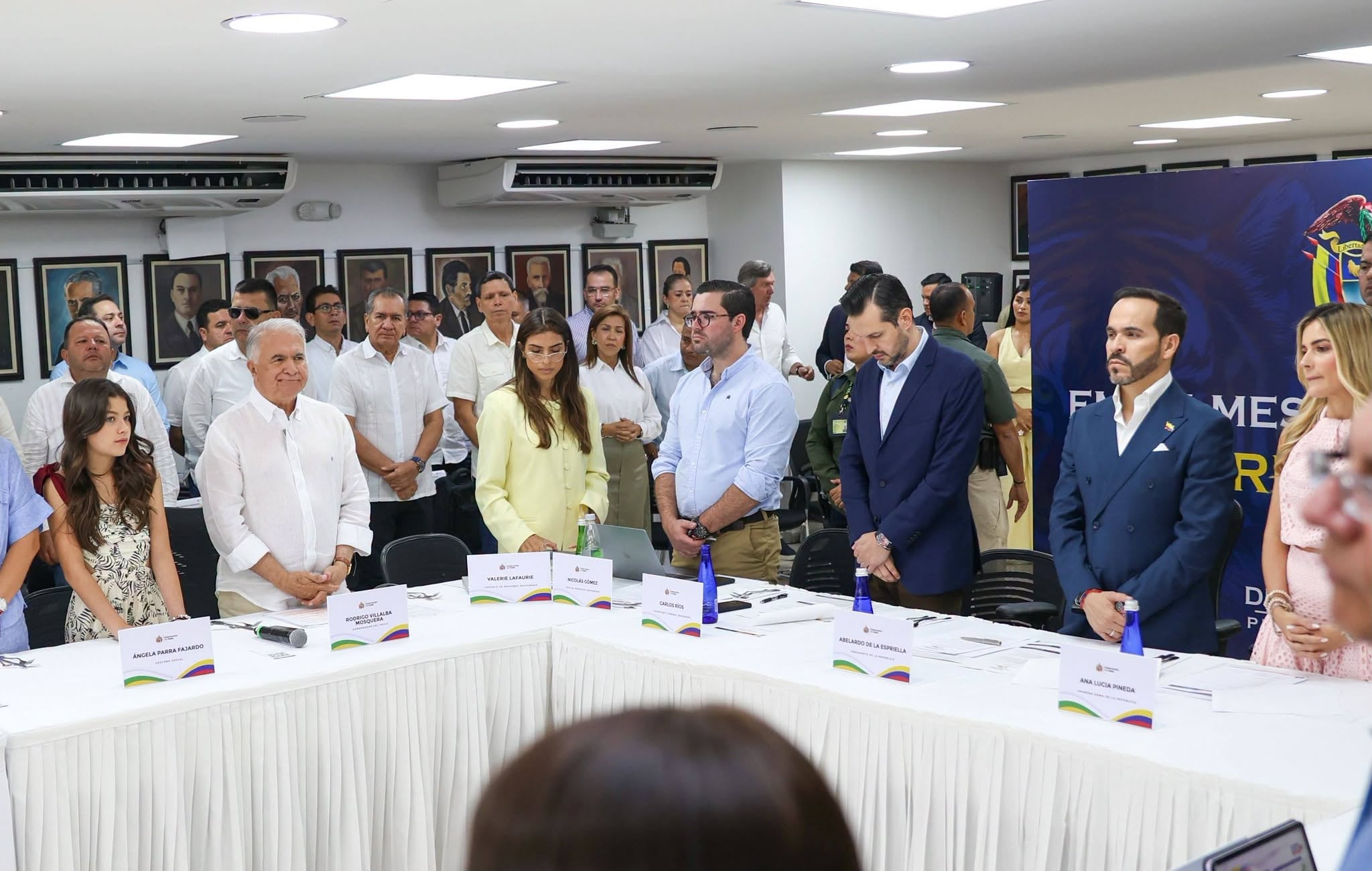 Abelardo De La Espriella en su encuentro con alcaldes y el gobernador del Huila.