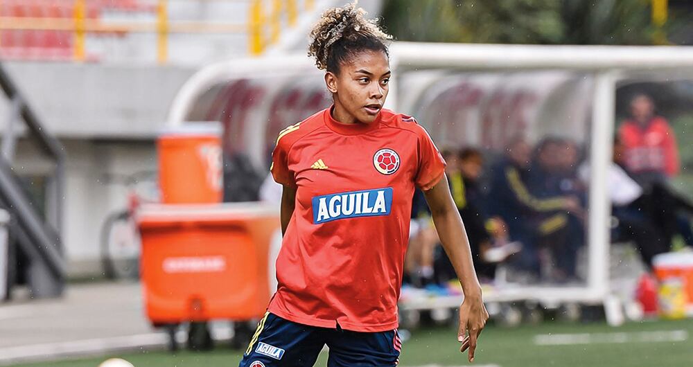 En un metro y setenta centímetros, hay un espíritu de guerrera incansable y lleno de resiliencia. Jorelyn Carabalí superó una batalla que parecía interminable, pero le demostró a la vida y el fútbol que aún tiene mucho por entregar.