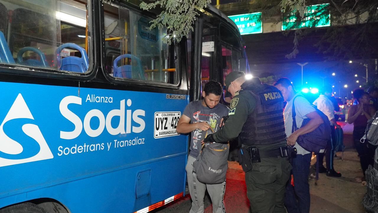 Policía continúa haciendo controles de seguridad en los buses de servicio público en Barranquilla. - Imagen de referencia