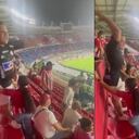 Hincha de Junior discutiendo luego de la derrota con Envigado.