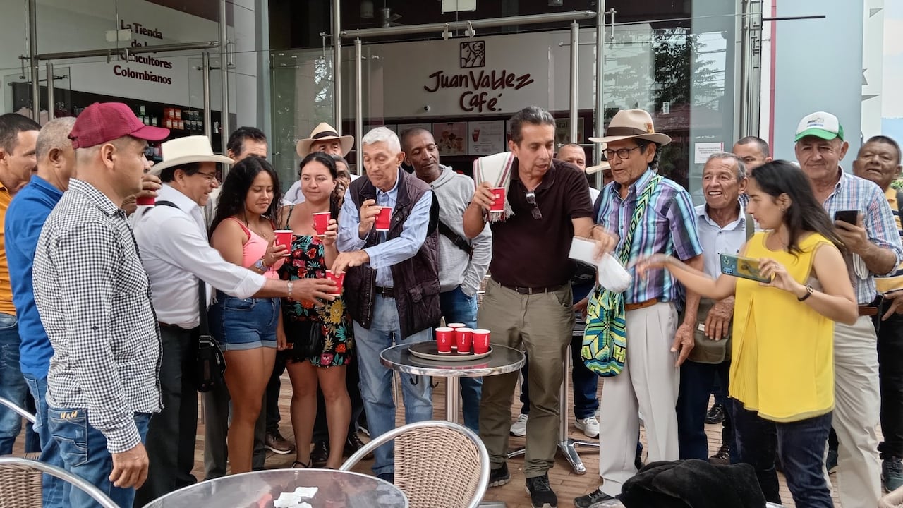Unión de Cafeteros de Colombia aplaza paro nacional hasta después de las elecciones regionales.