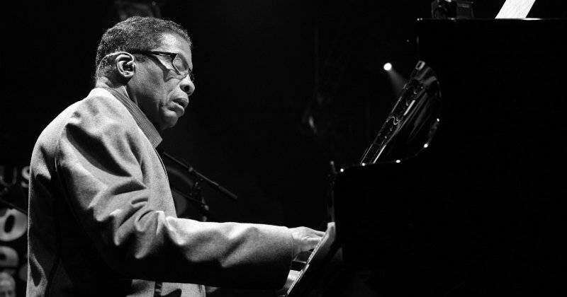 Herbie Hancock en un recital en los Países Bajos en 2013. Foto por Mark Venema/Getty Images.