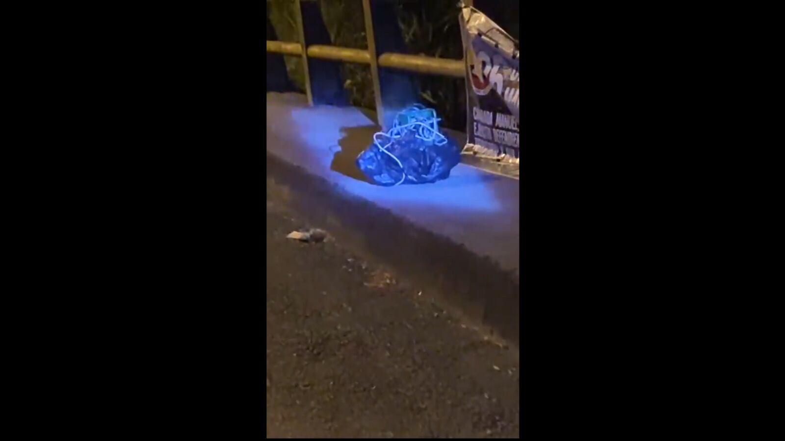 Aparató sospechoso junto a una pancarta de las disidencias de la Farc apareció en el sur de Cali.