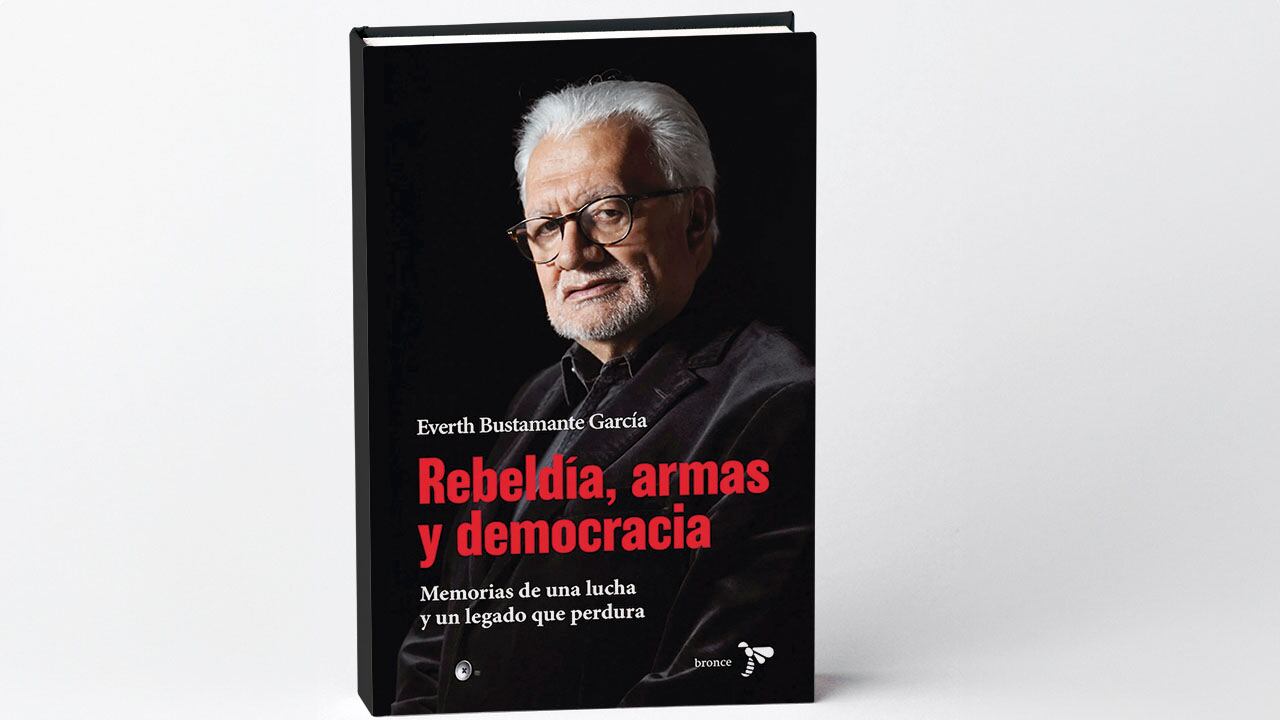 El libro de Everth Bustamante. 