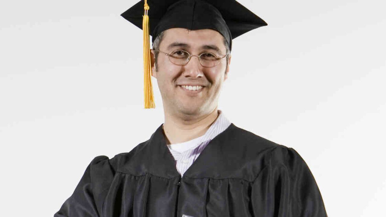 Decano: En numerosos países, como en EE.UU., para desempeñar este trabajo hace falta tener un máster o título de doctor y experiencia laboral en el ámbito correspondiente no inferior a cinco años. En Rusia los aspirantes a este puesto también tienen que aprobar un examen de cualificación y superar comisiones periódicas.