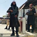 Los combatientes talibanes están guardados en un puesto de control cerca de la Embajada de los Estados Unidos que anteriormente fue atendida por las tropas estadounidenses, en Kabul, Afganistán, martes, 17 de agosto, 2021. Los talibanes declararon una "amnistía" a través de Afganistán e instaron a las mujeres a unirse a su gobierno el martes, Buscando convencer a una población cautelosa que han cambiado un día después de que el caos mortal agarró el aeropuerto principal, ya que las multitudes desesperadas intentaron huir del país. (Foto AP)