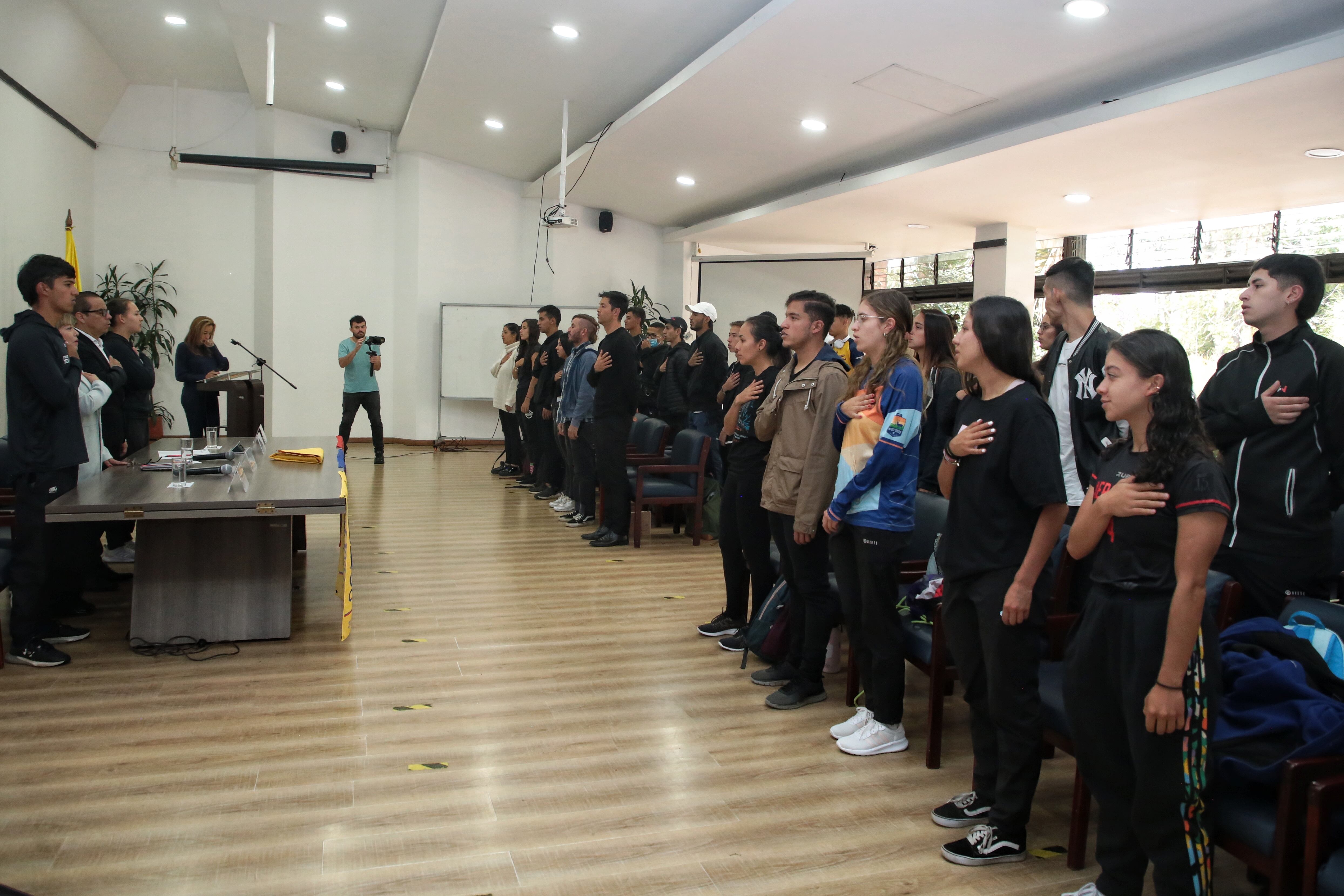 Abanderada la delegación que representará a Colombia en el Campeonato Mundial sub-24 de Disco Volador, en Inglaterra