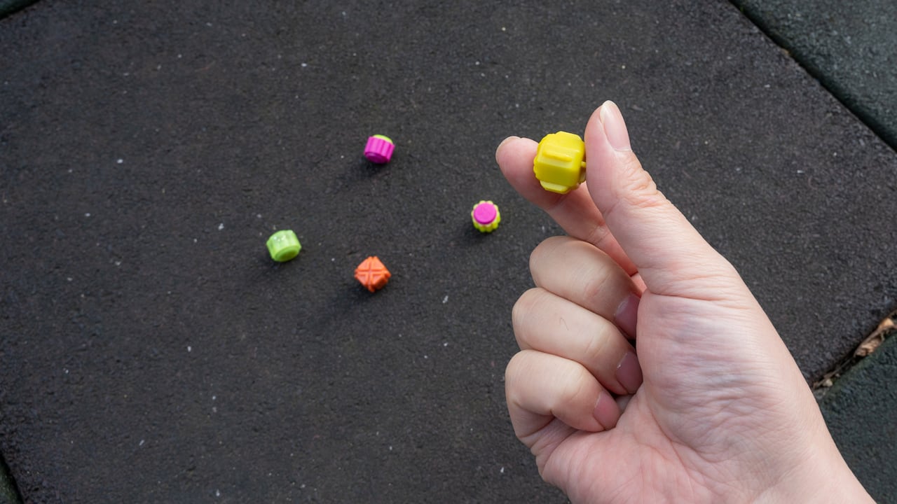 Con cinco piedritas, es posible disfrutar del Gonggi de Juego del Calamar 2 en casa.