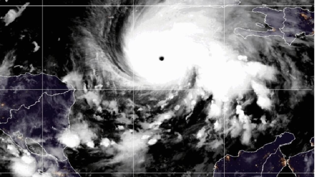 Con vientos de 280 km/h, Melissa alcanzó la categoría 5, la máxima en la escala Saffir-Simson.