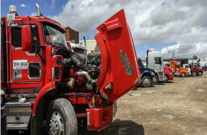 Los camioneros adelantan la protesta en la entrada suroccidental de Bogotá. Foto: Carlos Julio Martínez.   