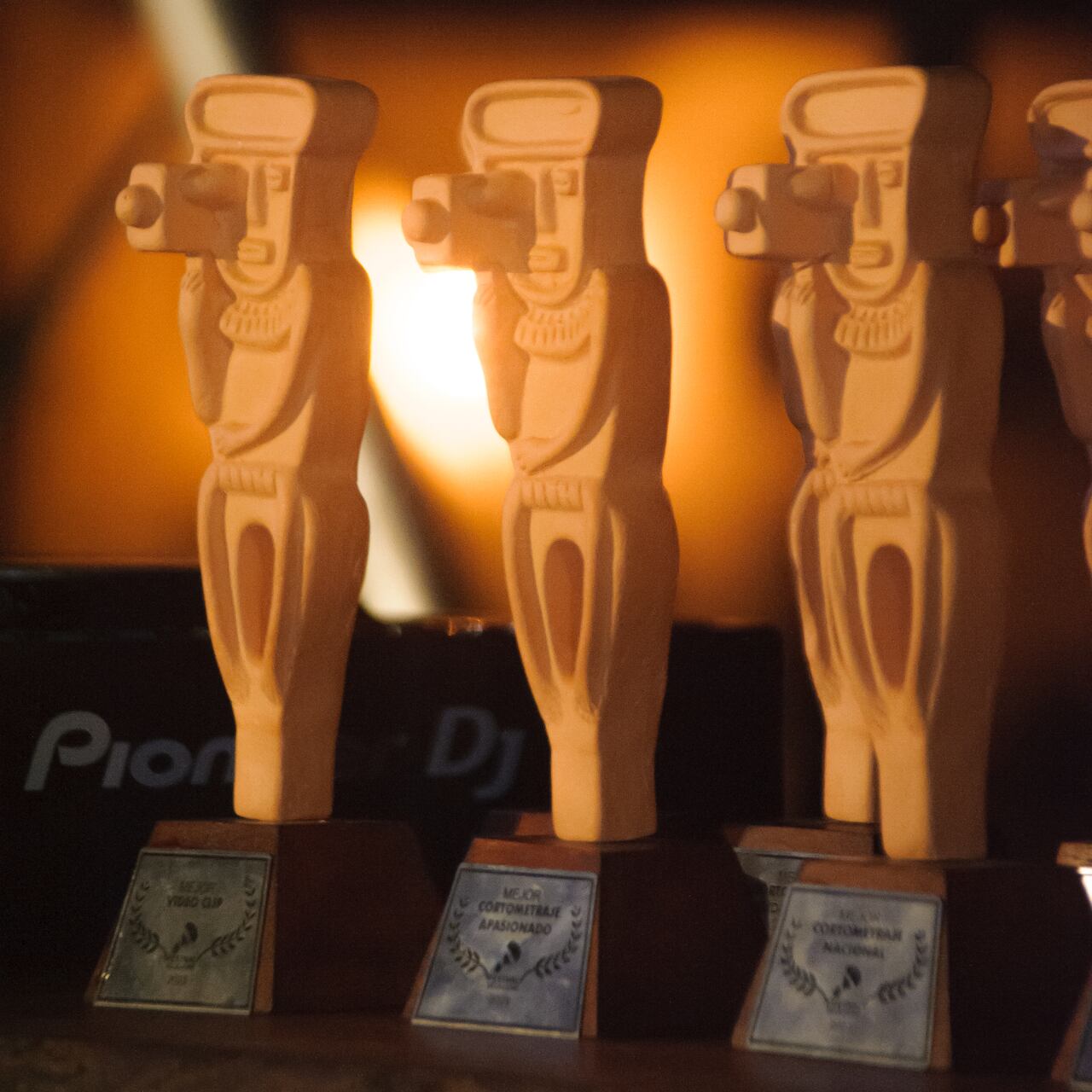 55 filmes competirán por el “Tunjo”, una estatuilla que se entrega año a
año y que tiene como objetivo realzar la identidad del territorio y el significado de los regalos que ofrendaban los indígenas Muisca a sus lagunas sagradas en momentos importantes.