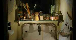 En su casa transformada en museo, una colección de objetos remite a una novela. Para Orhan Pamuk, autor de El museo de la inocencia, todos deberían poder convertir sus casas en espacios de exhibición. Foto: Nicolás Rodríguez