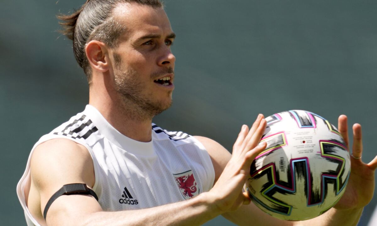 Gareth Bale, entrenamiento Gales