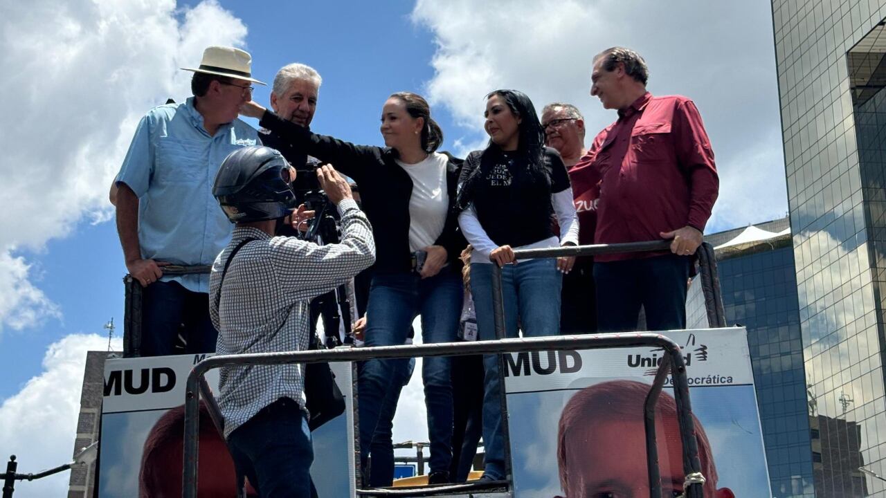 La líder opositora ya se encuentra en Caracas participando de las protestas.