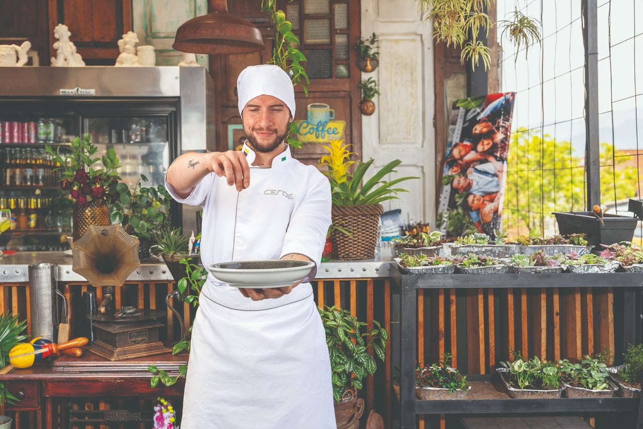 Kabir Arroyave, egresado de Arte Culinario, Pastelería y Arte Dulce, cursa el último semestre de Alimentos y Bebidas.