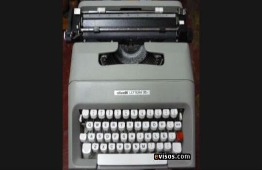 Máquina de escribir Olivetti, una de las más populares en Colombia y en el mundo del periodismo.
