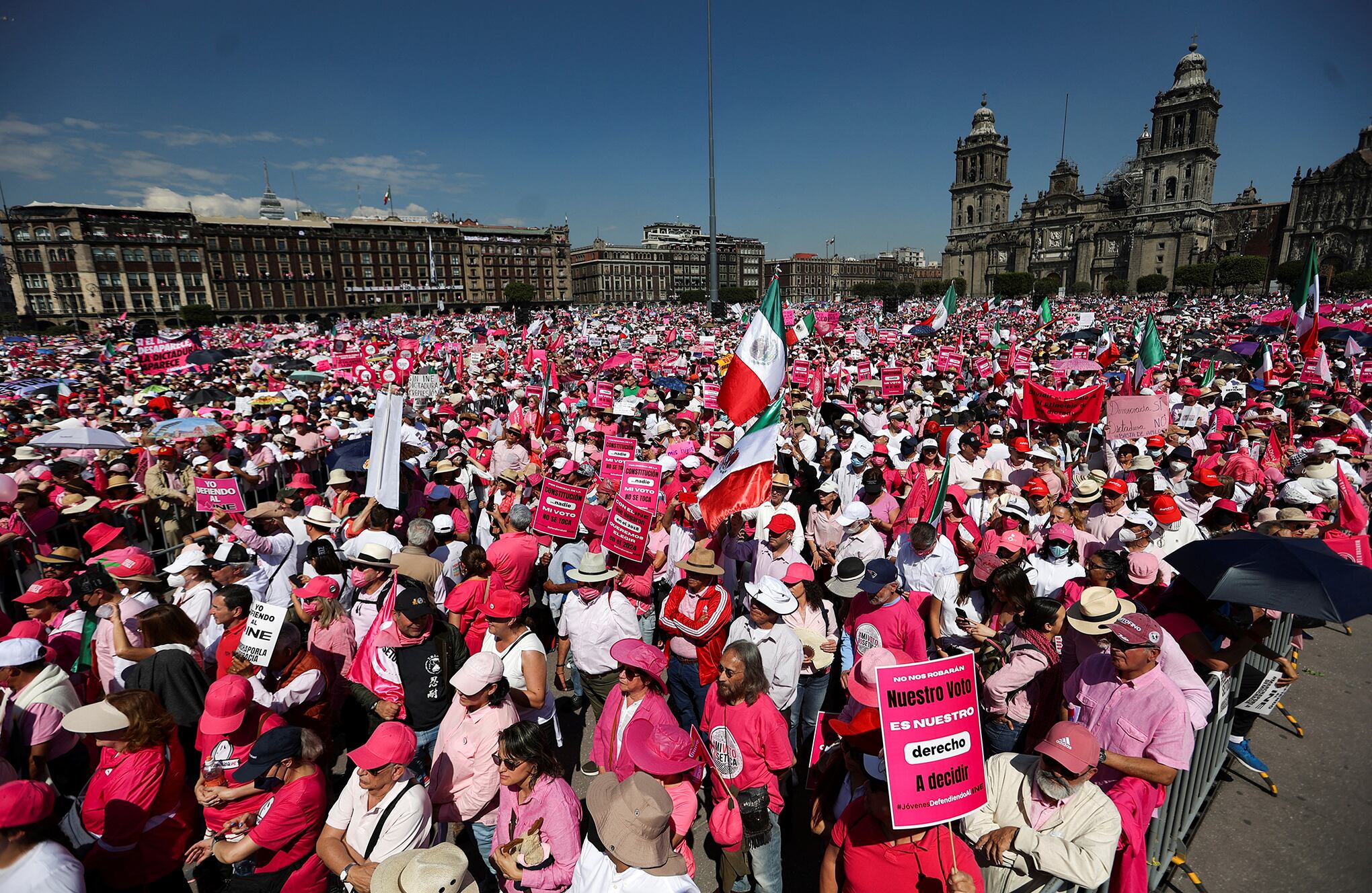 En imágenes : Miles de personas protestan en el Zócalo de la Ciudad de México