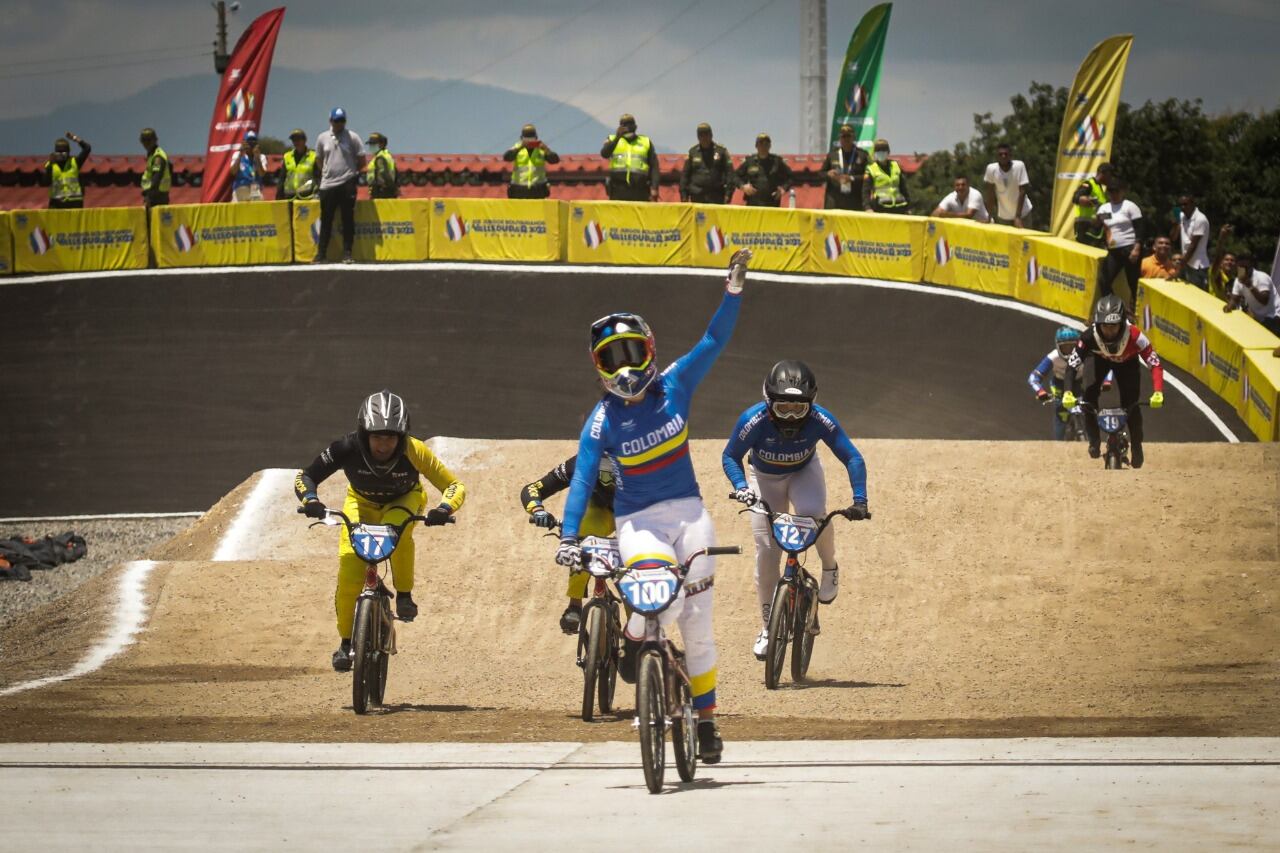 Mariana Pajón  lleva 17 años siendo reina de los Juegos Bolivarianos. Ganó su primera medalla en 2005 cuando tenia 13 años. Con 30 años consigue su octava medalla en 2 disciplinas distintas (7 en BMX y 1 en ciclismo de Pista).