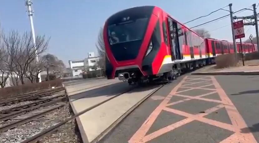 Primer tren del metro de Bogotá ya está siendo probado en China.
