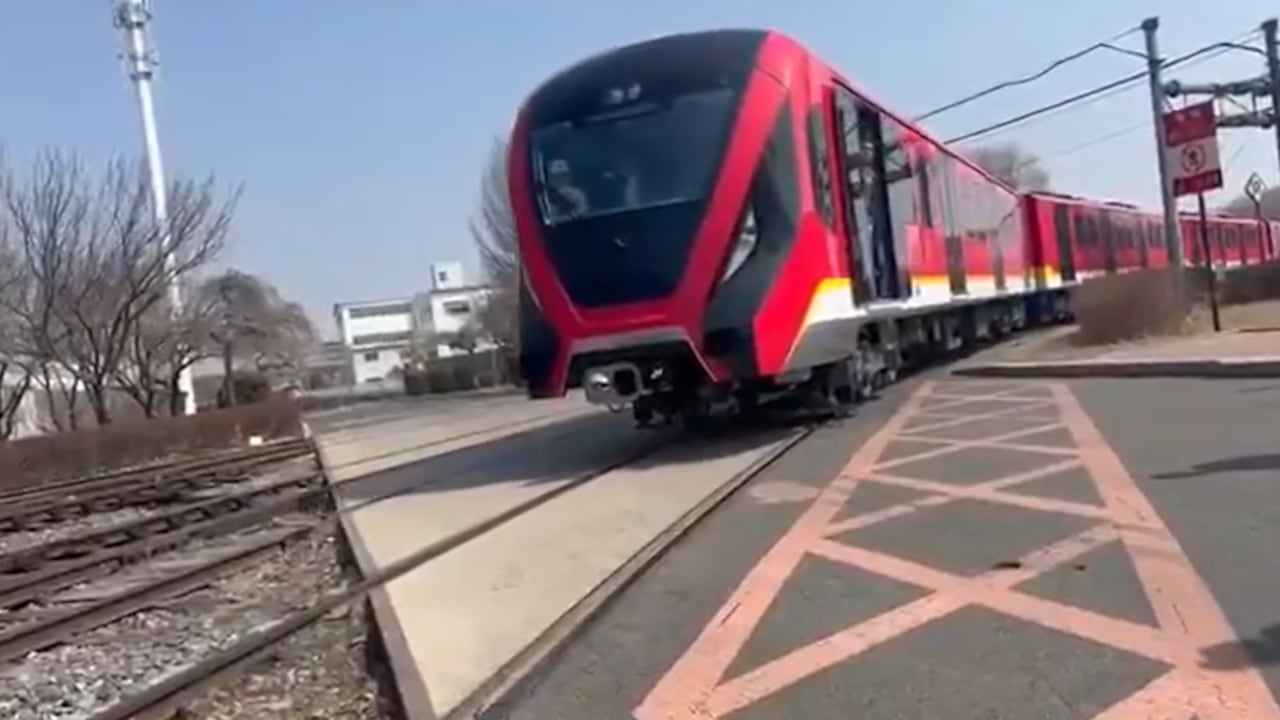 Primer tren del metro de Bogotá ya está siendo probado en China.