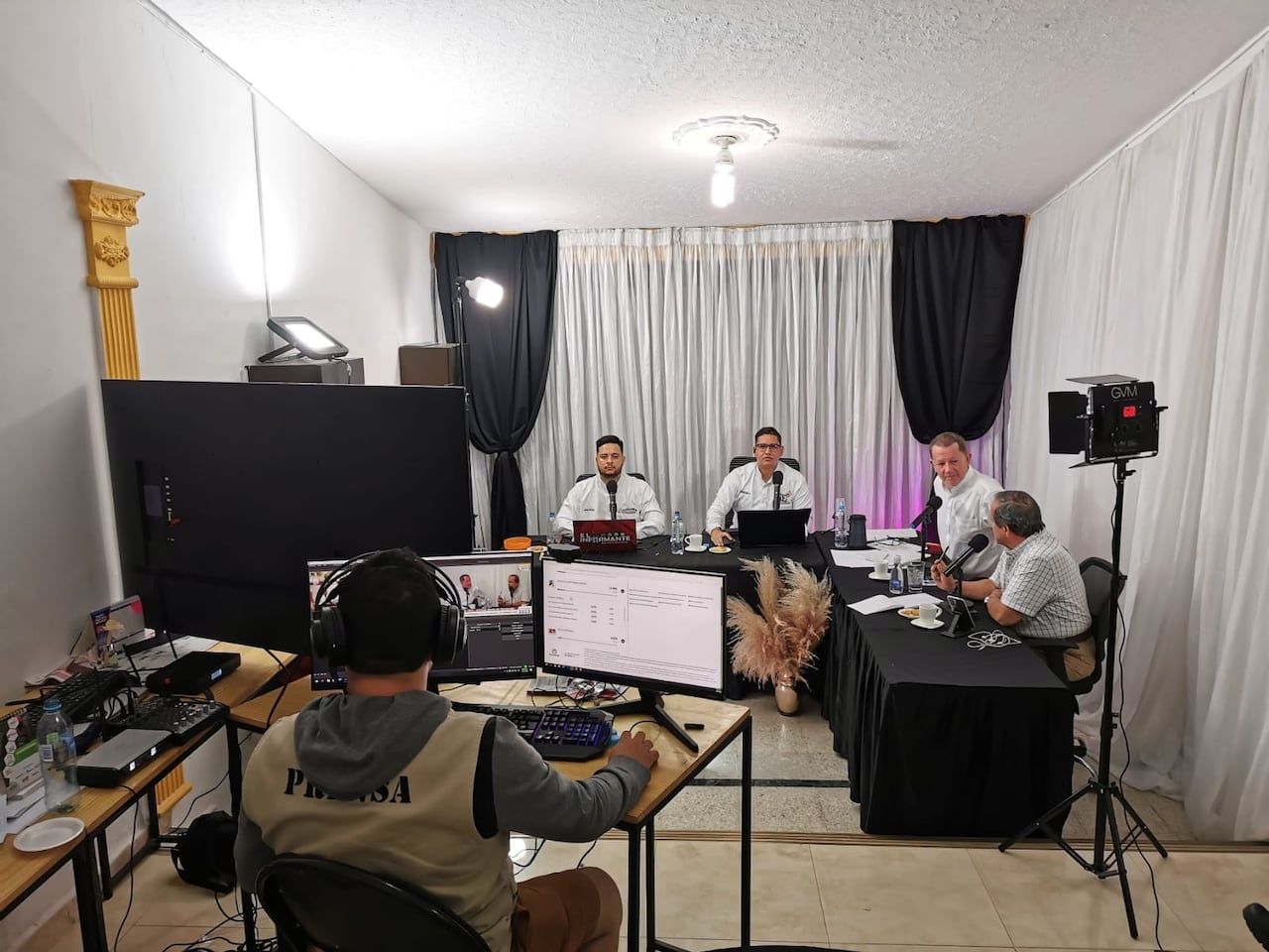 Así es su trabajo desde sus oficinas.