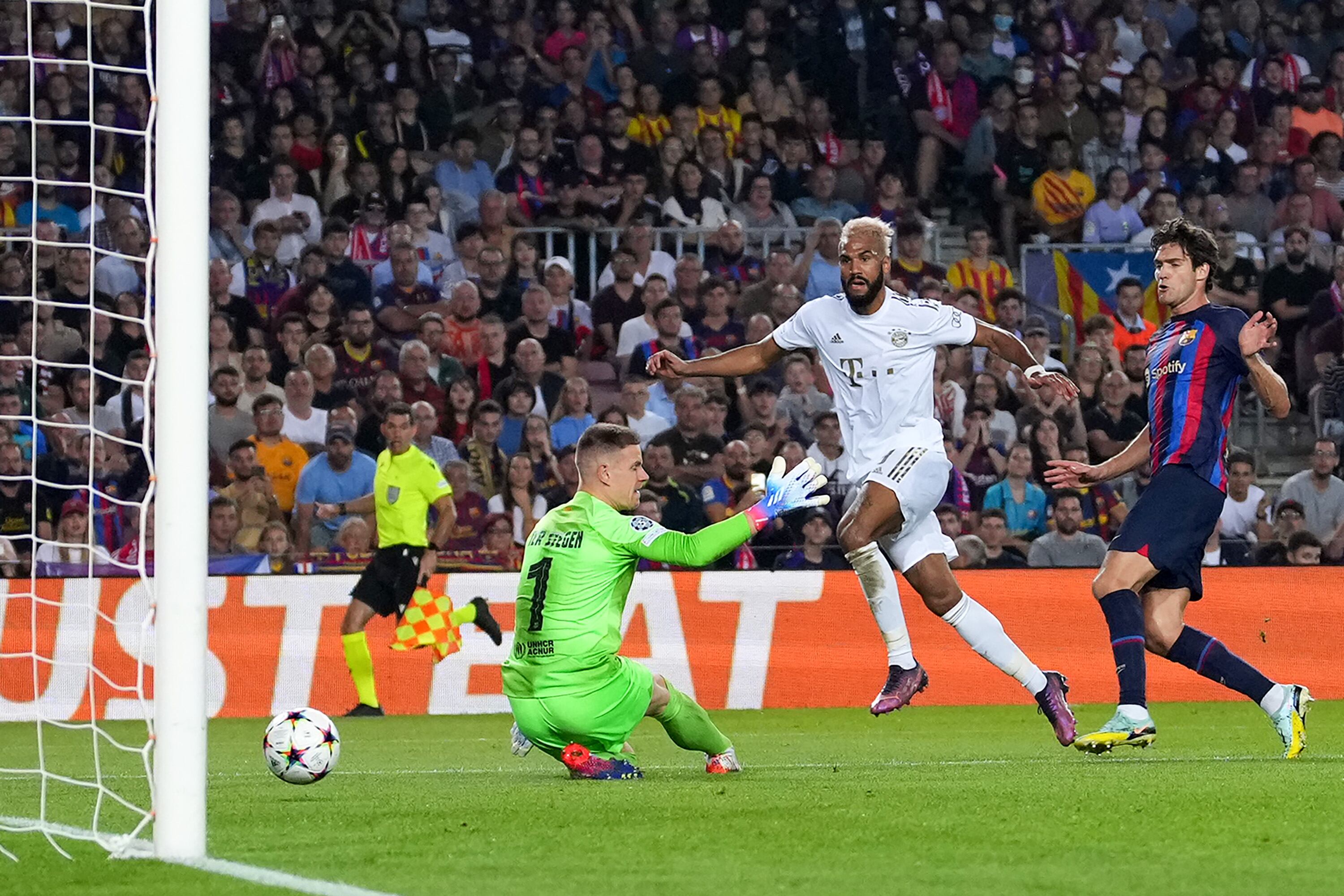 Eric Maxim Choupo-Moting anotó el segundo gol ante el Barcelona.