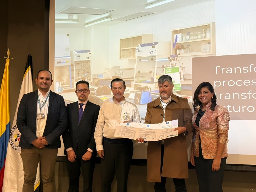 Universidad ECCI recibe certificación ICONTEC ISO 9001