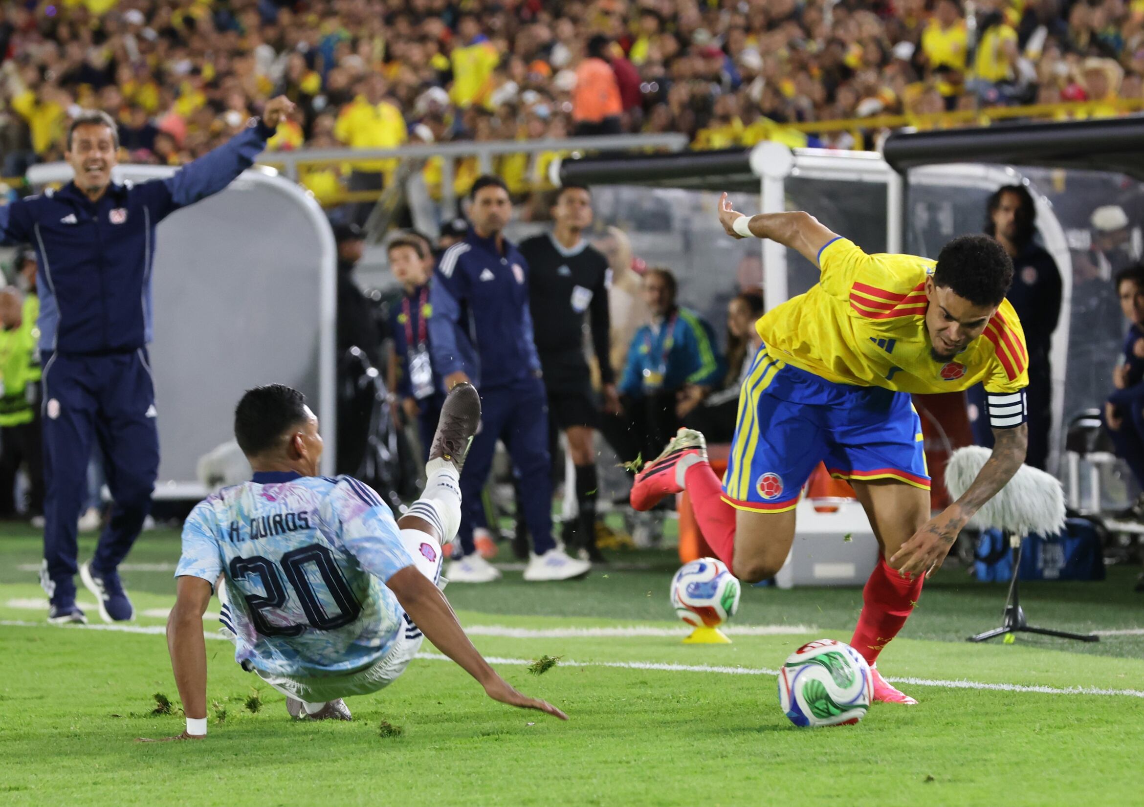 Luis Díaz jugada