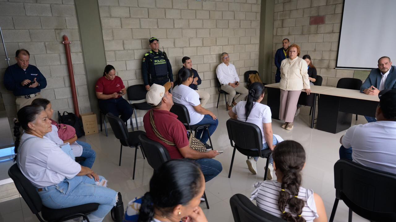 La canciller Rosa Villavicencio se reunió con los familiares de los liberados
