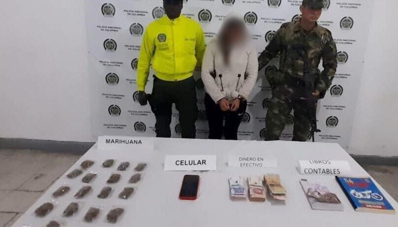 Esta una mujer de 33 años es la hermana alias Camilo, quien es la cabeza visible junto a alias Chatarra del grupo delincuencial Clan del Golfo