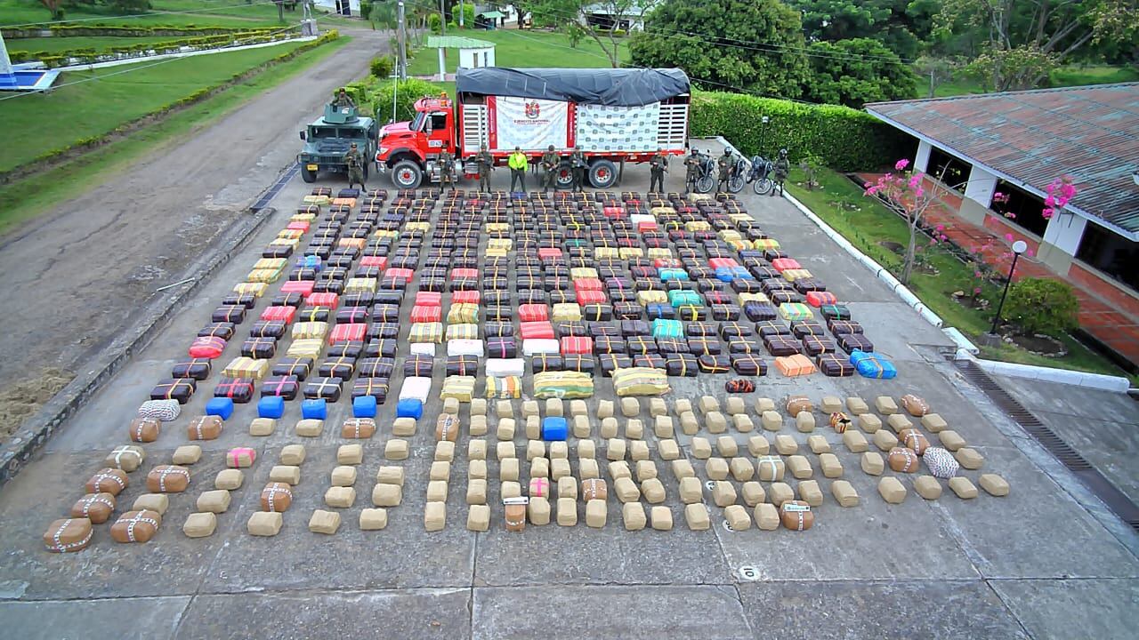 Ejército y Policía decomisan importante cargamento de marihuana en Huila.