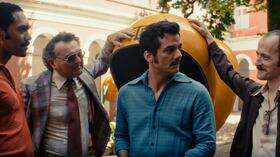 Un hombre perseguido quiere reencontrarse con su hijo, pero la dictadura y sus esbirros lo hacen complicado...