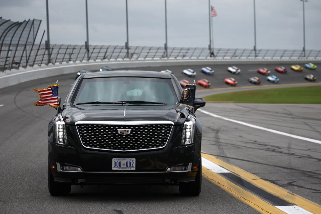 Donald Trump fue ovacionado en la Daytona 500 en su segunda asistencia como presidente.