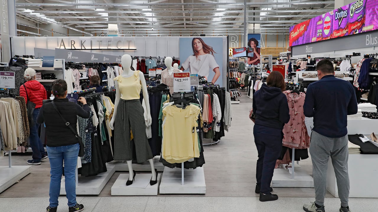 Revise estas y otras ofertas en la industria de la moda, y sector textil, ingresando al portal de empleos de Semana, en: https://www.semana.com/empleos/